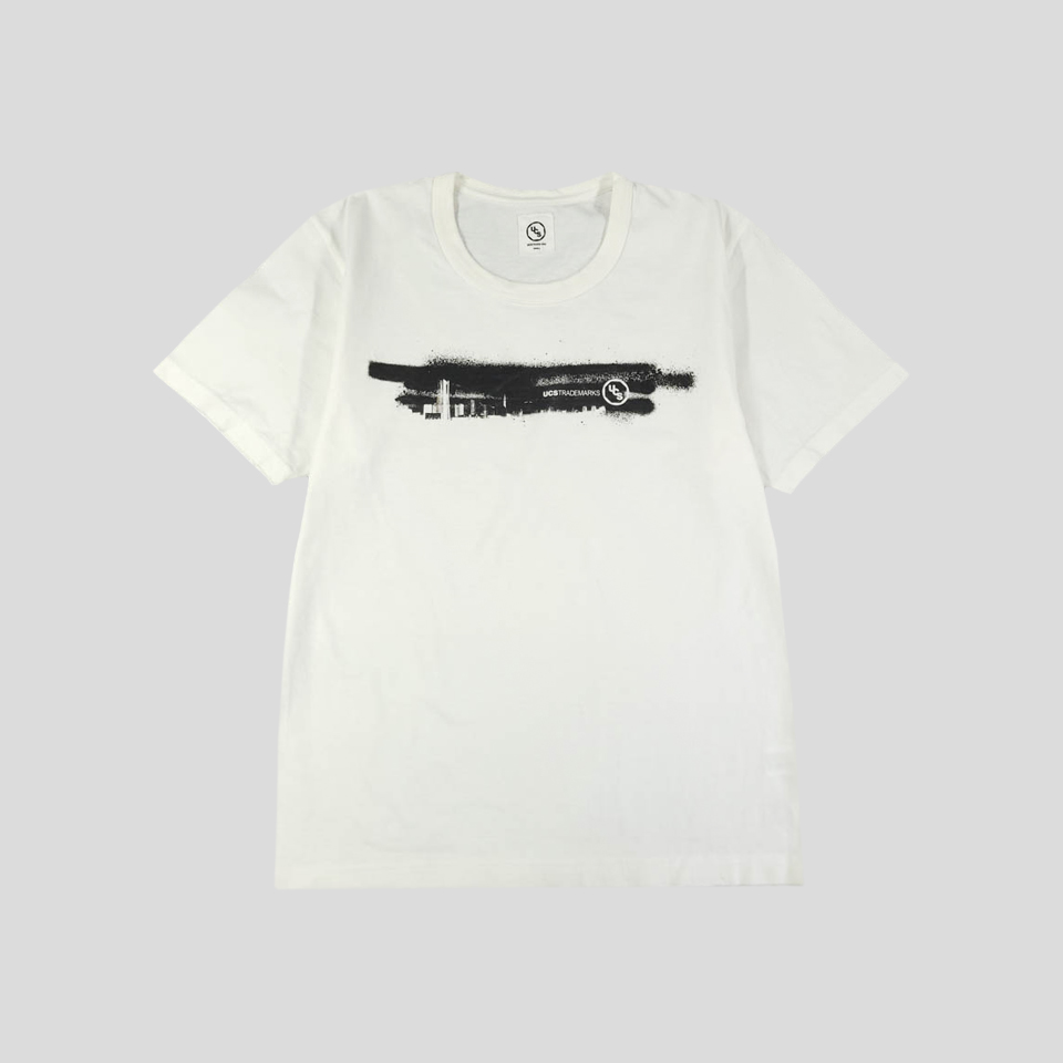UCSTRADEMARKS 화이트 블랙 미드 시티 빅프린팅 코튼100 반팔 티셔츠 MADE IN JAPAN S